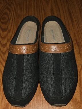 Easy Spirit Black Slip-On Loafers with Brown Trim
